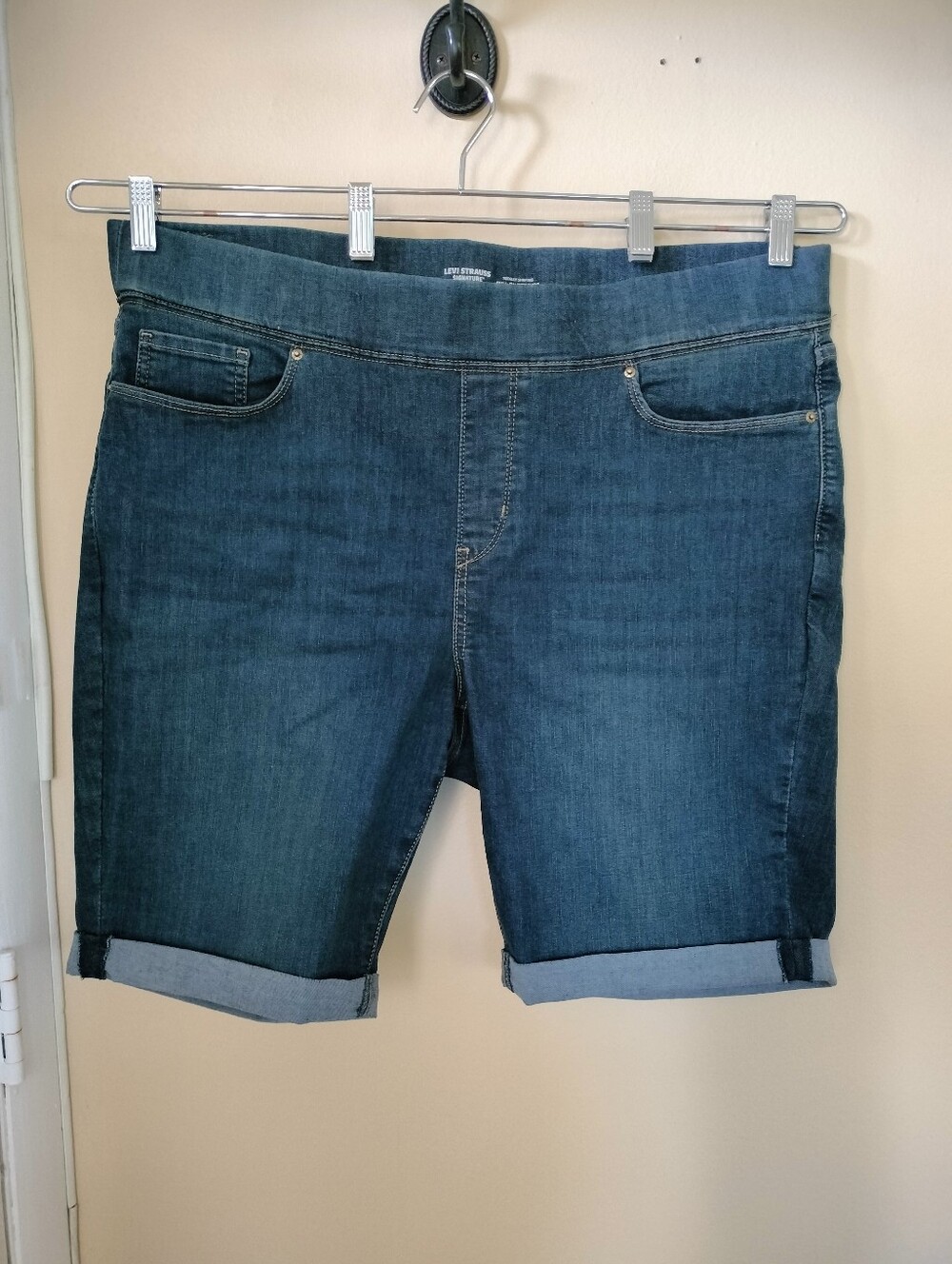 Levi's Strauss Dark Blue Pull On Denim Bermuda Shorts 20 Stretch Vacation Travel